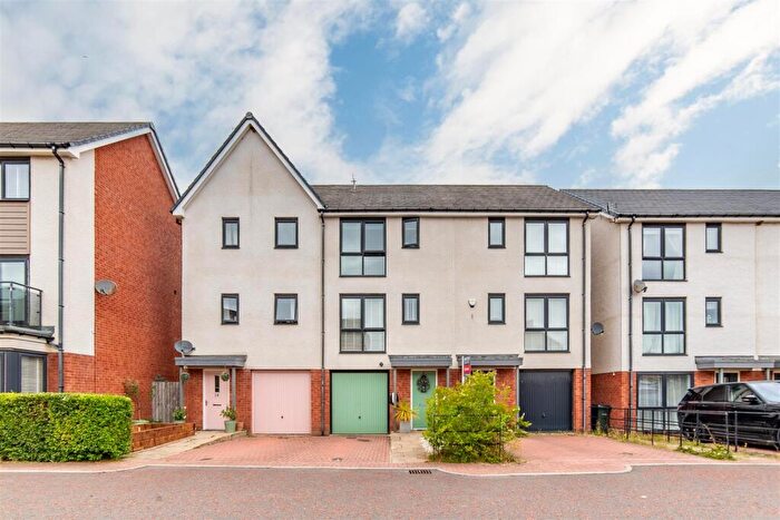 3 Bedroom Town House For Sale In Elemore Close, Newcastle Upon Tyne, NE13