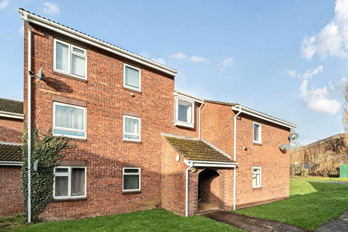 2 Bedroom Flat For Sale In Flat, Ashtree Close, Frome, BA11