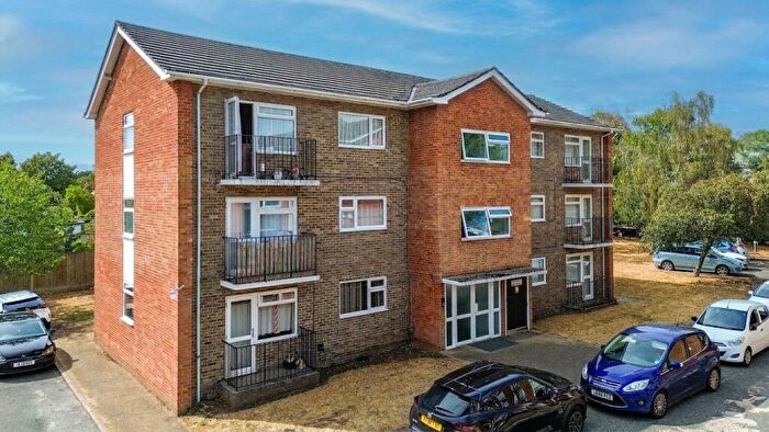 2 Bedroom Apartment For Sale In Bath Road, Reading, Berkshire, RG1