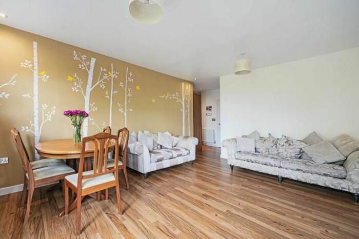 2 Bedroom Flat To Rent In Coppetts Road, London, N10