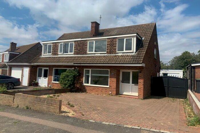 3 Bedroom Property To Rent In Pennine Road, Bedford, MK41