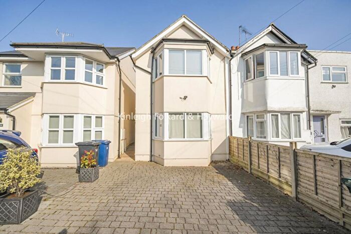 3 Bedroom Semi-Detached House For Sale In Hankins Lane, London, Finchley, NW7