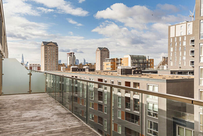 2 Bedroom Flat To Rent In Lanterns Way, Canary Wharf, E14