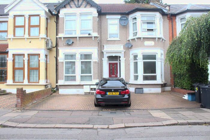 1 Bedroom Flat To Rent In Cavendish Gardens, Cranbrook, Ilford IG1