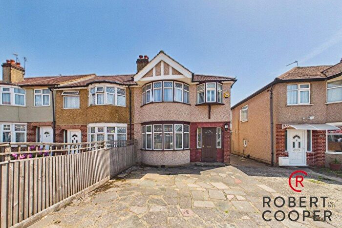3 Bedroom End Of Terrace House For Sale In Eastcote Lane, Harrow, HA2