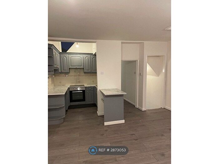 1 Bedroom Flat To Rent In Bank St, Maidstone, ME14