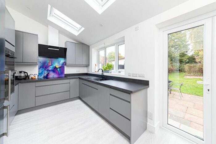 3 Bedroom Semi-Detached House For Sale In Welford Gardens, Abingdon, OX14