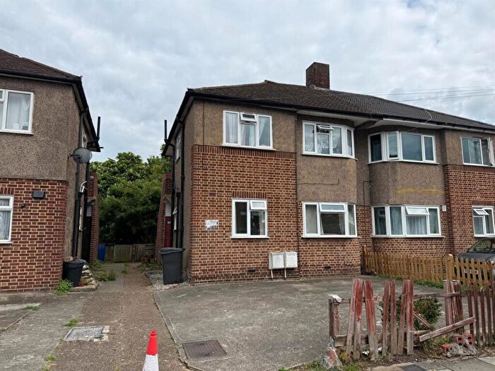 2 Bedroom Maisonette For Sale In Grove Road Mitcham Surrey, CR4
