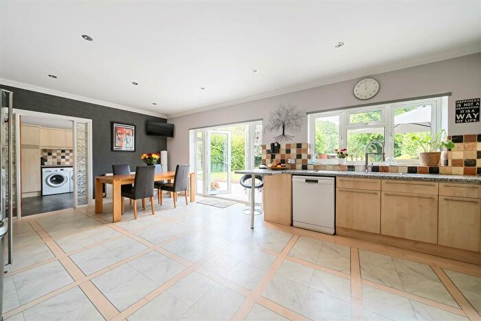 5 Bedroom Detached House For Sale In Botley Road, Chesham, HP5