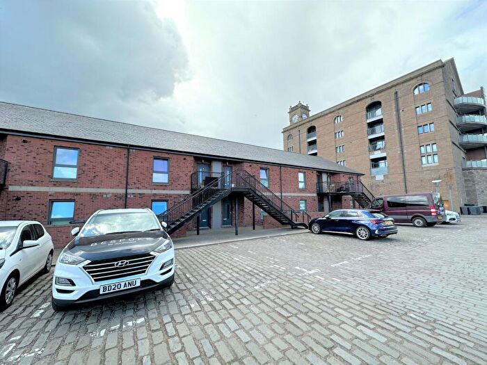 2 Bedroom Flat To Rent In Quayside Mews, Dundee, DD1