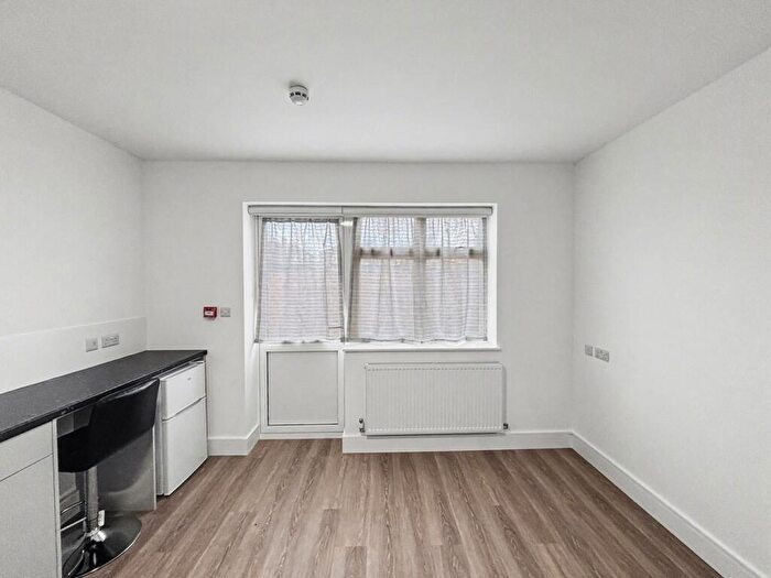 1 Bedroom House Of Multiple Occupation To Rent In Room - Kenton Road, Kenton, Harrow, HA3