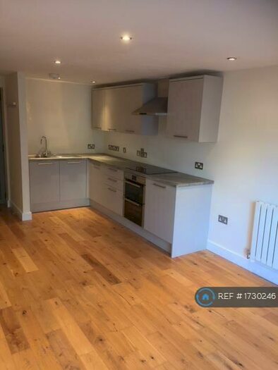 3 Bedroom Flat To Rent In Gloucester Road, Horfield, Bristol, BS7