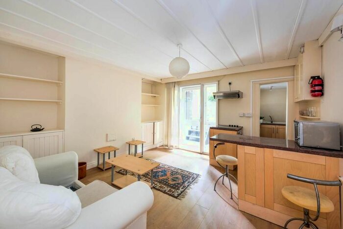 1 Bedroom Flat To Rent In Grosvenor Road, Pimlico SW1V