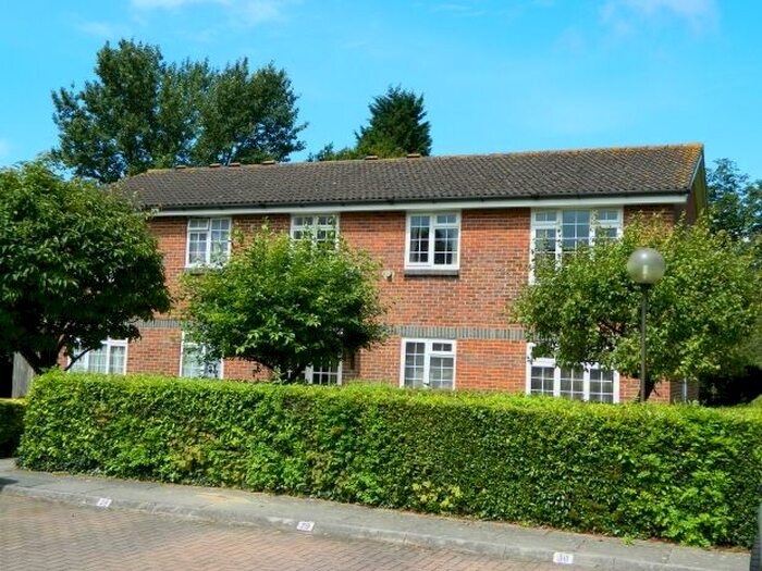 1 Bedroom Flat To Rent In Abbotsbury Court, Horsham, RH13