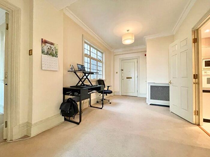 2 Bedroom Flat To Rent In Baker Street, NW1