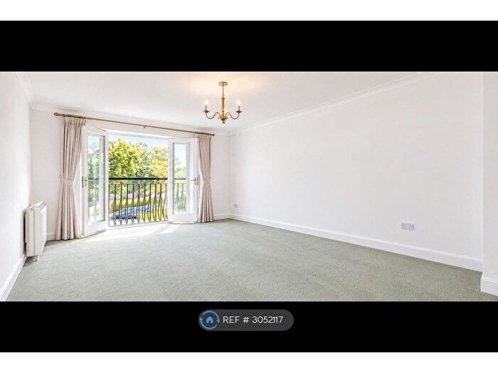 1 Bedroom Flat To Rent In Rosebank Close, Teddington, TW11
