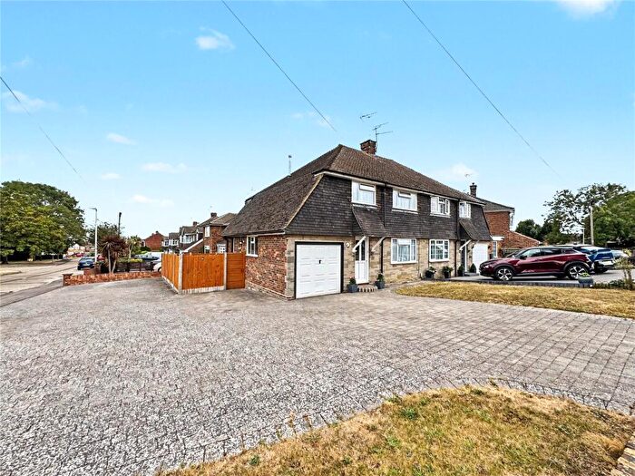 3 Bedroom Semi-Detached House For Sale In Sunningdale Drive, Rainham, Kent, ME8