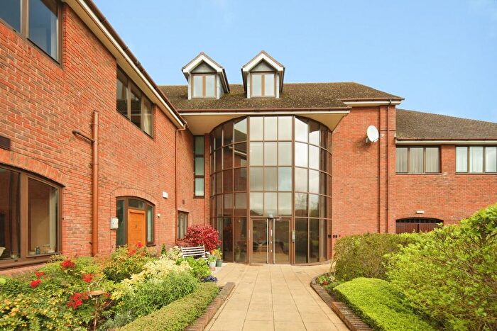 2 Bedroom Flat For Sale In Stratford Road, Hockley Heath, Solihull, B94
