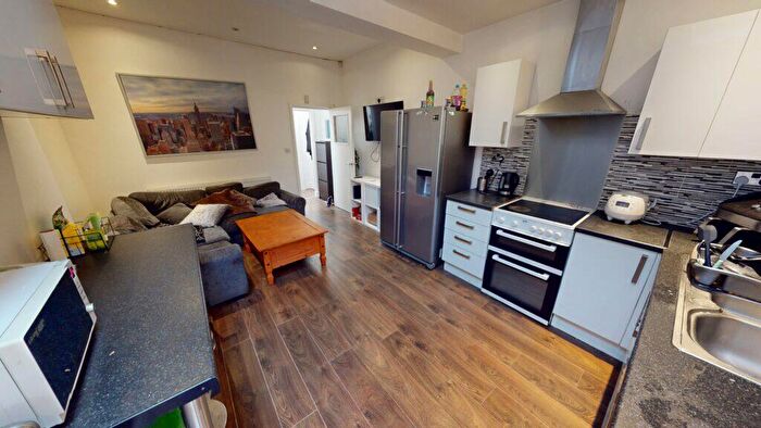 5 Bedroom House To Rent In Warwards Lane, Selly Oak, B29