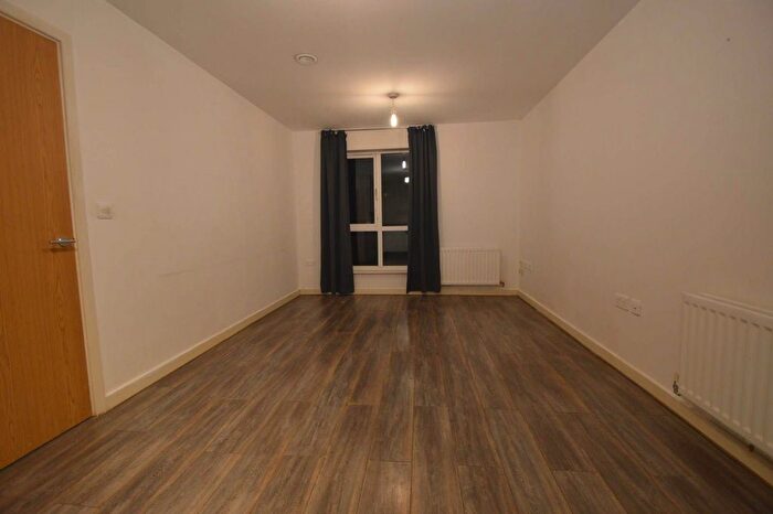 2 Bedroom Flat To Rent In Harrow Close, Addlestone, KT15