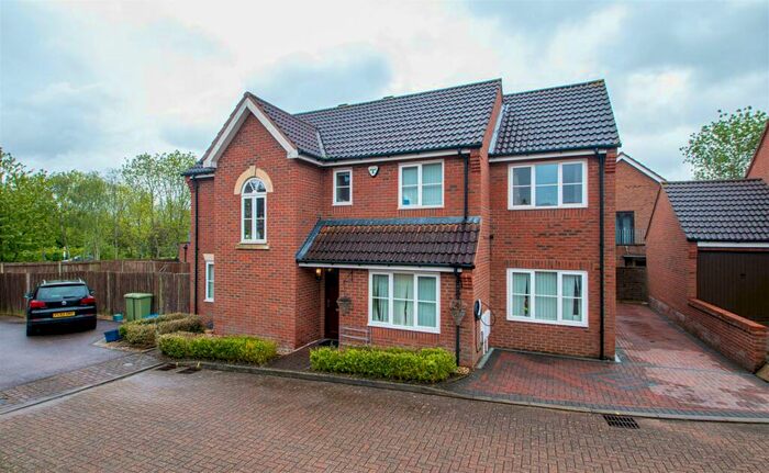 4 Bedroom Detached House To Rent In Earlshall Place, Westcroft, MK4