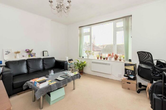 1 Bedroom Flat To Rent In Woodberry Gardens, London, N12