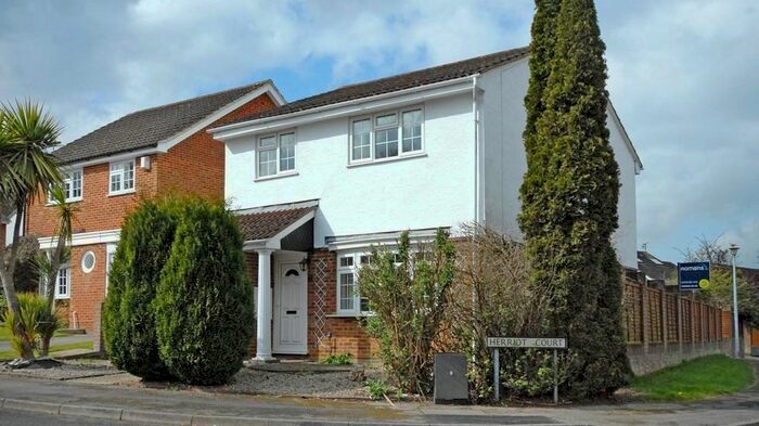 4 Bedroom Detached House To Rent In Herriot Court, Yateley, GU46