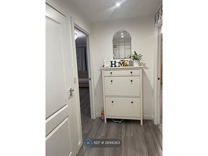 2 Bedroom Flat To Rent In Oscar Wilde Road, Reading, RG1