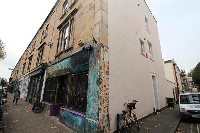 3 Bedroom Flat To Rent In Alma Vale Road, Bristol, BS8