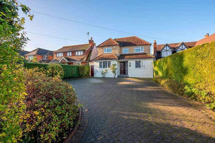 4 Bedroom Detached House To Rent In Bryanstone Avenue, Guildford, GU2