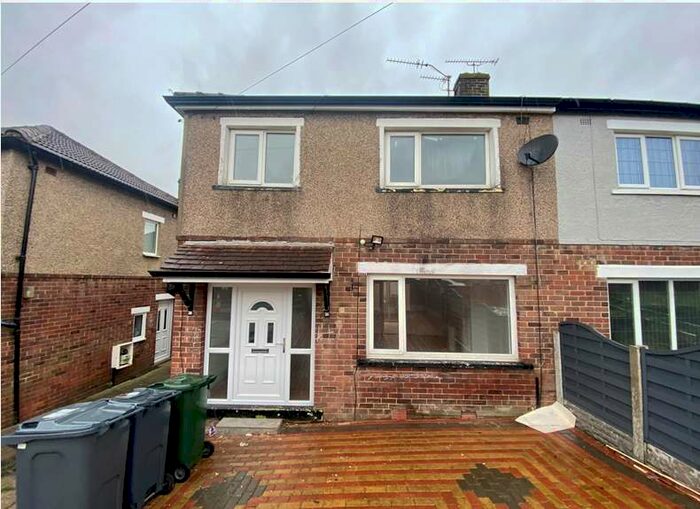 3 Bedroom Semi-Detached House To Rent In Grove House Road, Bradford, BD2