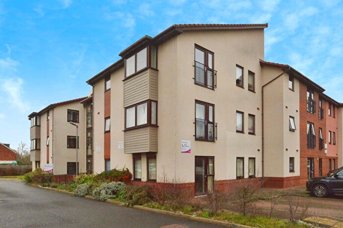 2 Bedroom Flat For Sale In Westbury Lane, Newport Pagnell, MK16