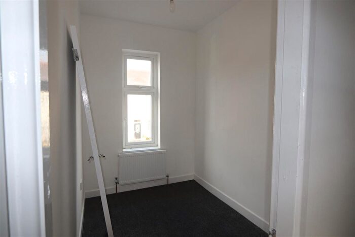 4 Bedroom Semi-Detached House To Rent In Tithe Barn Road, Stafford, ST16