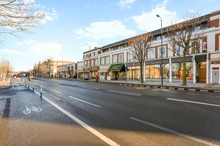 4 Bedroom Maisonette To Rent In Balham High Road London, SW12