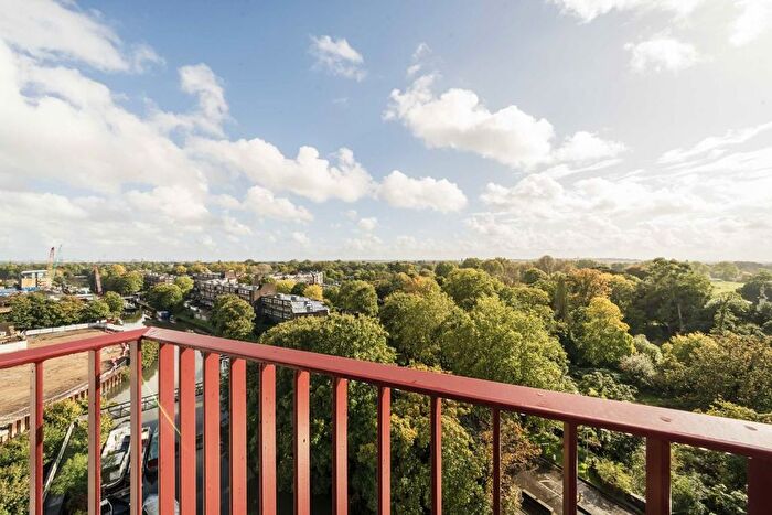 1 Bedroom Flat For Sale In Brent Way, Brentford, TW8