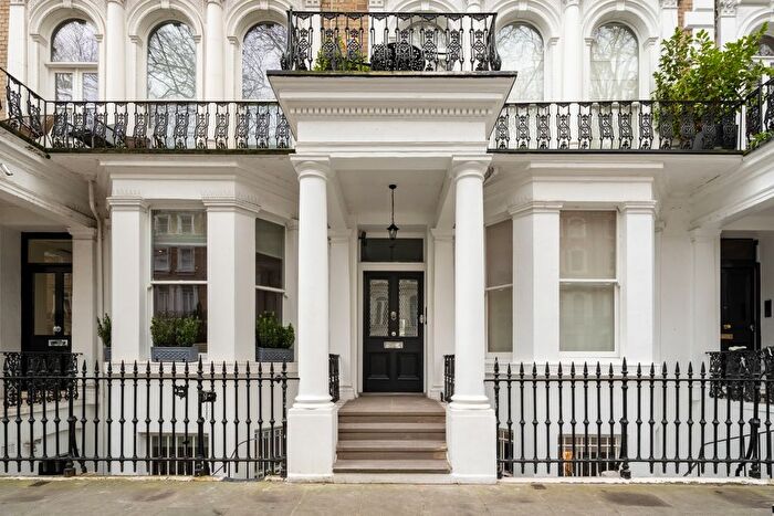 1 Bedroom Flat For Sale In Beaufort Gardens, London, SW3