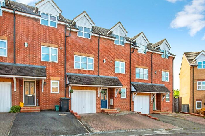 4 Bedroom Terraced House For Sale In Chestnut Drive, Thrapston, Kettering, NN14