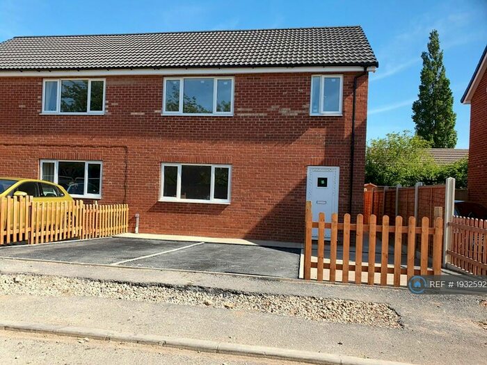 3 Bedroom Semi-Detached House To Rent In Braithwaites Close, Barnetby, DN38