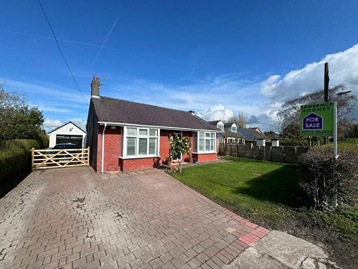2 Bedroom Detached Bungalow For Sale In Hall Lane, Longton, Preston, PR4