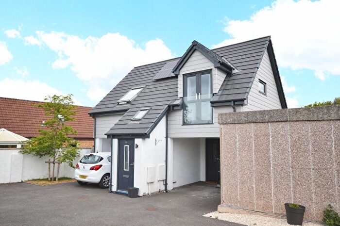 2 Bedroom House For Sale In Iford Close, Saltford, Bristol, BS31