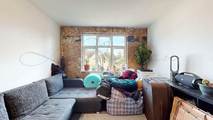 2 Bedroom Maisonette To Rent In Hghfield Avenue, Kingsbury, NW9