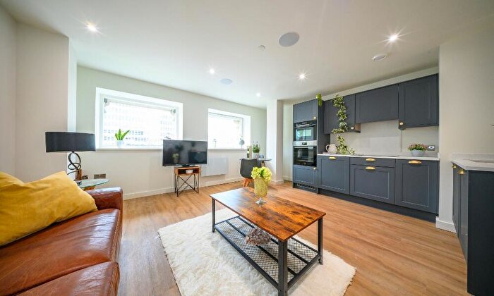 1 Bedroom Flat For Sale In Woodhouse Lane, Leeds, West Yorkshire, LS1