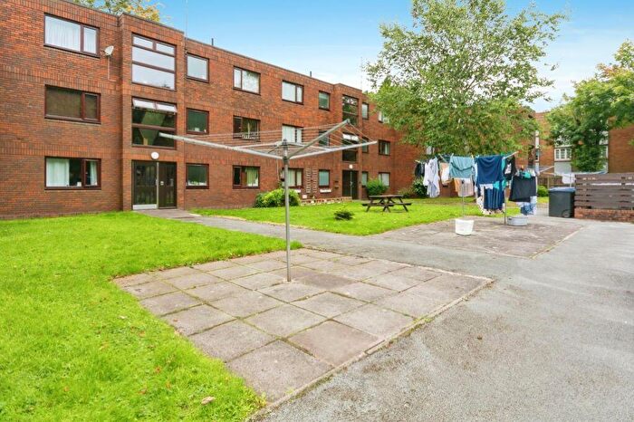 1 Bedroom Flat For Sale In Stratford Road, Hall Green, Birmingham, B28