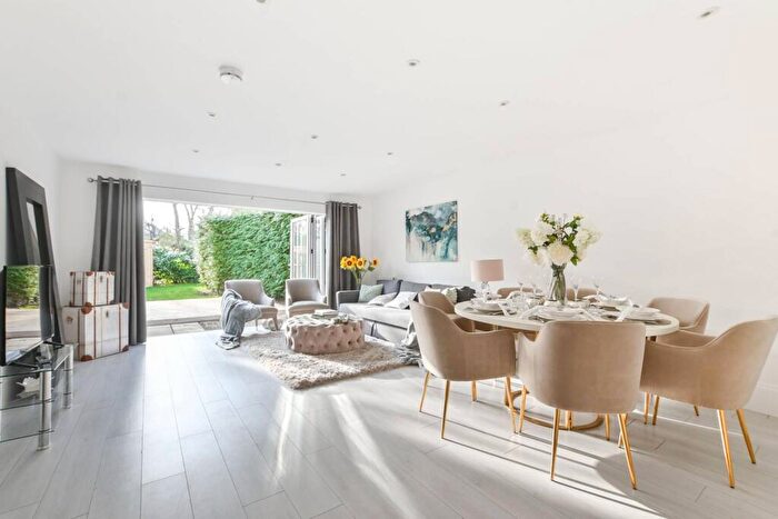 3 Bedroom Flat To Rent In Christchurch Avenue, Brondesbury, London, NW6