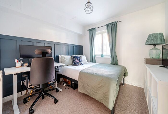2 Bedroom Flat For Sale In Reed Drive, Redhill, Surrey, RH1