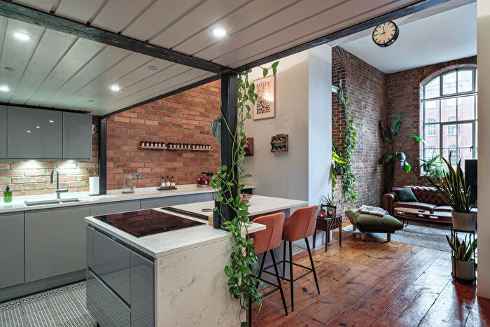 2 Bedroom Flat For Sale In Manhattan Building, Bow, E3