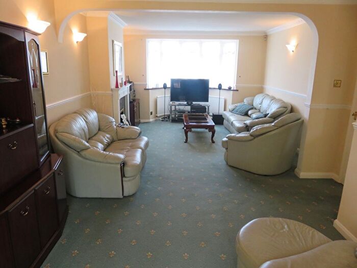3 Bedroom Property To Rent In Brabazon Road, Hounslow, TW5