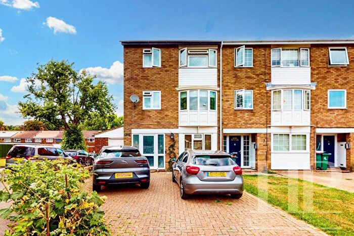 5 Bedroom Town House To Rent In Aintree Road, Crawley, RH10
