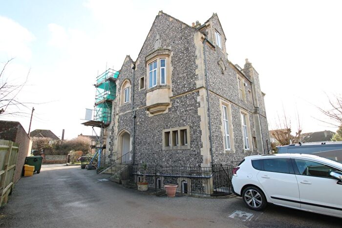 1 Bedroom Flat To Rent In The Close, Shoreham-By-Sea, BN43