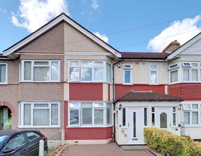 3 Bedroom Terraced House For Sale In Grange Road, Aveley, South Ockendon, RM15